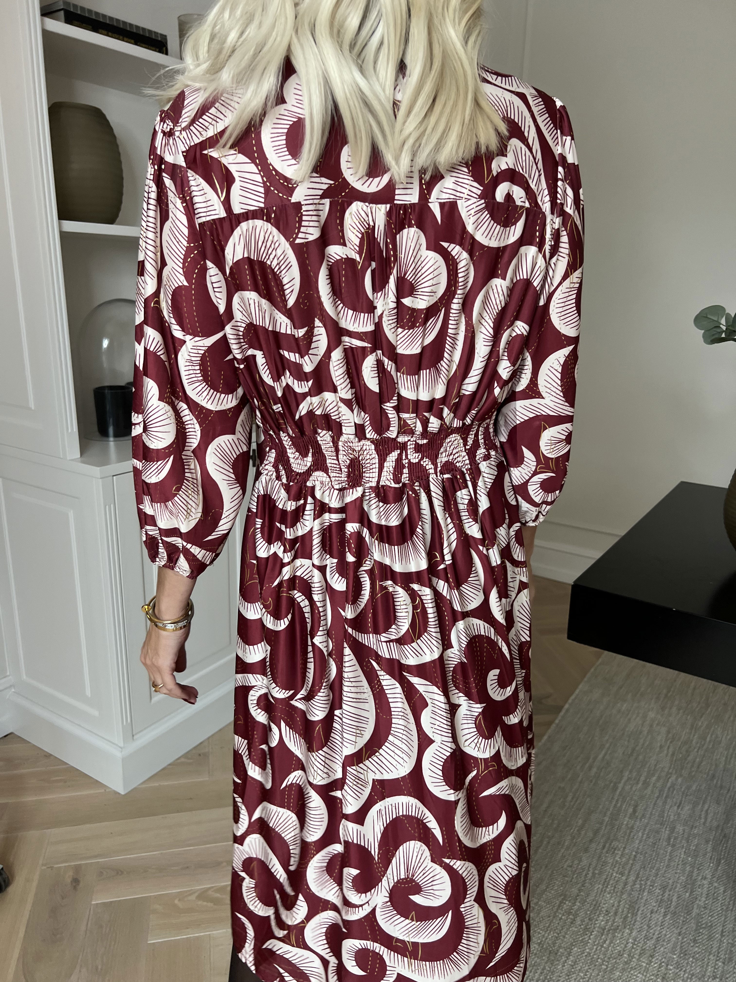 Vivien Royal - 3/4-ärmad klänning med mönster och klädda knappar